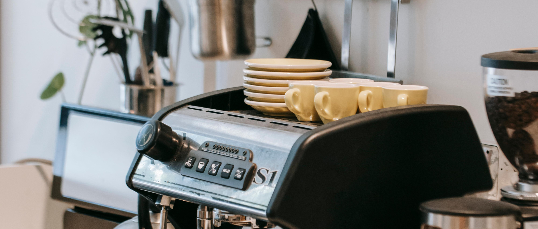 Descubre las Razones para Abrir una Cafetería en 2024