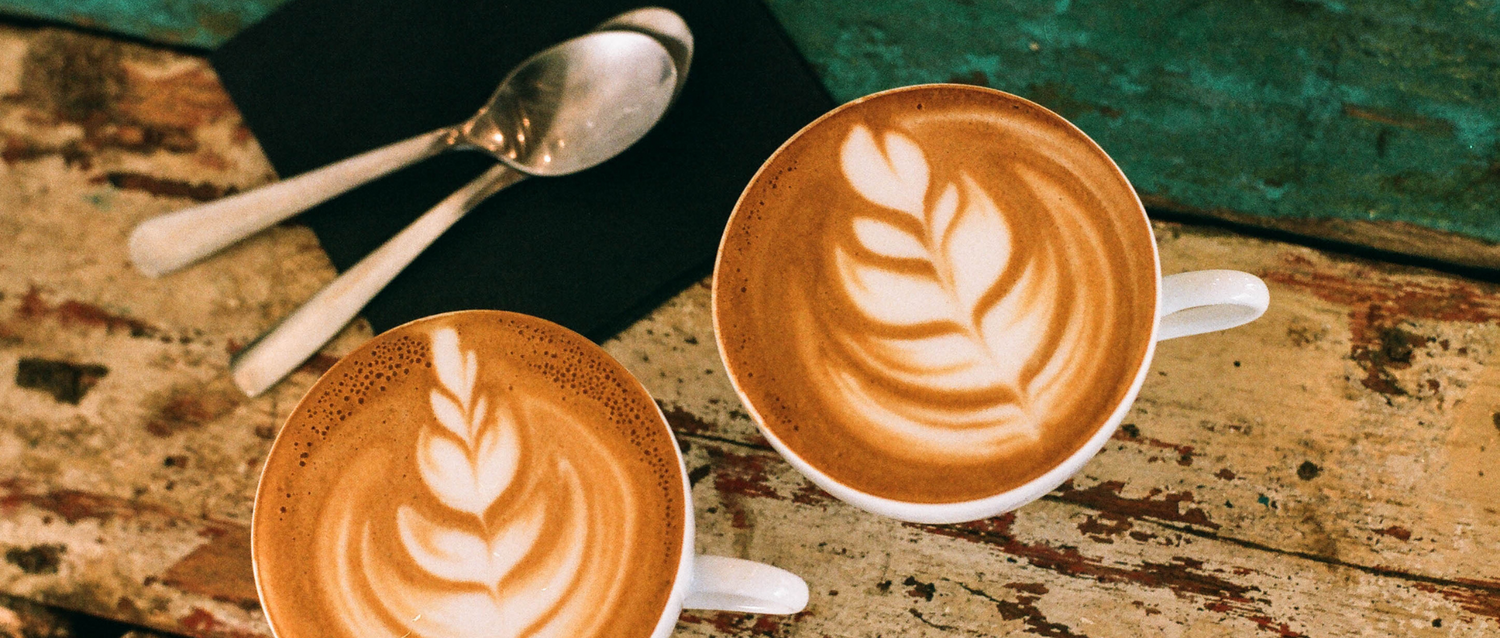 La Magia del Latte Art: Cómo los Baristas Crean Obras Maestras en tu Taza.