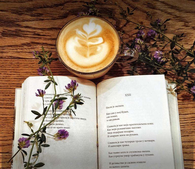 5 Poetas que dedicaron líneas al Café