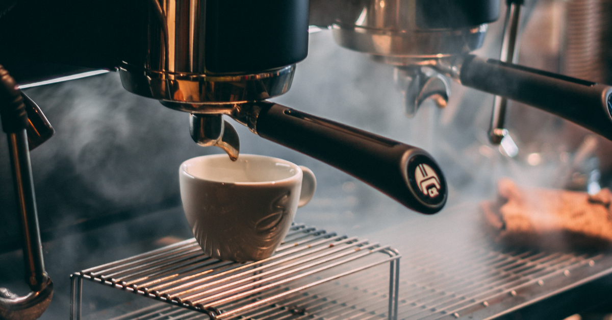 Máquina en comodato vs. máquina propia: ¿qué le conviene realmente a tu cafetería?